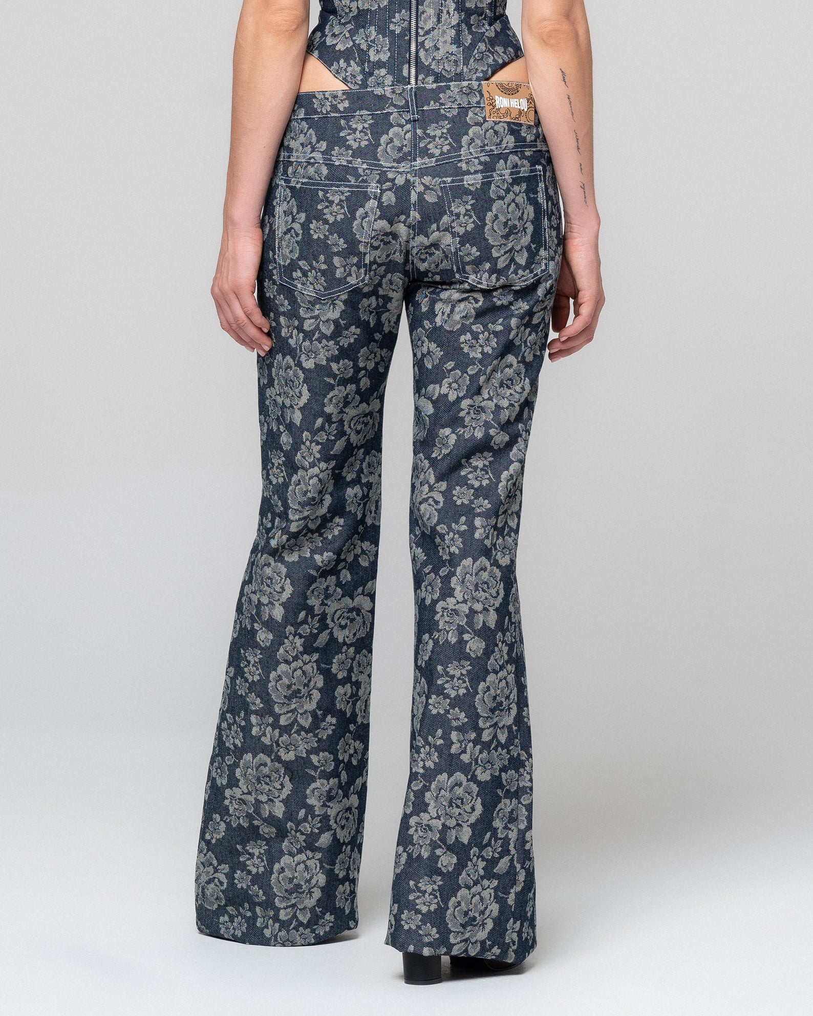 JAY JEANS – RONI HELOU